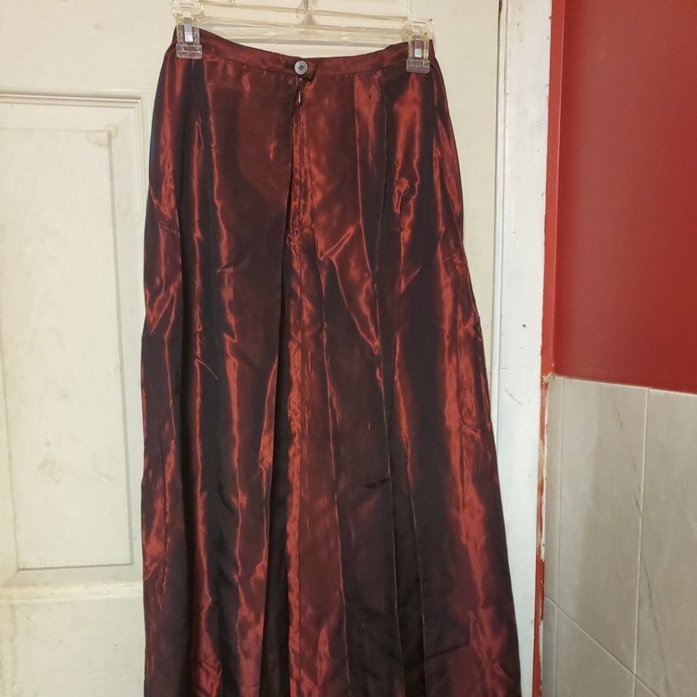 Ann Taylor Ladies Burgundy Maxi Skirt. Size 4.